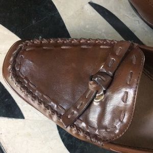 Cute wedge shoe with  stitching details